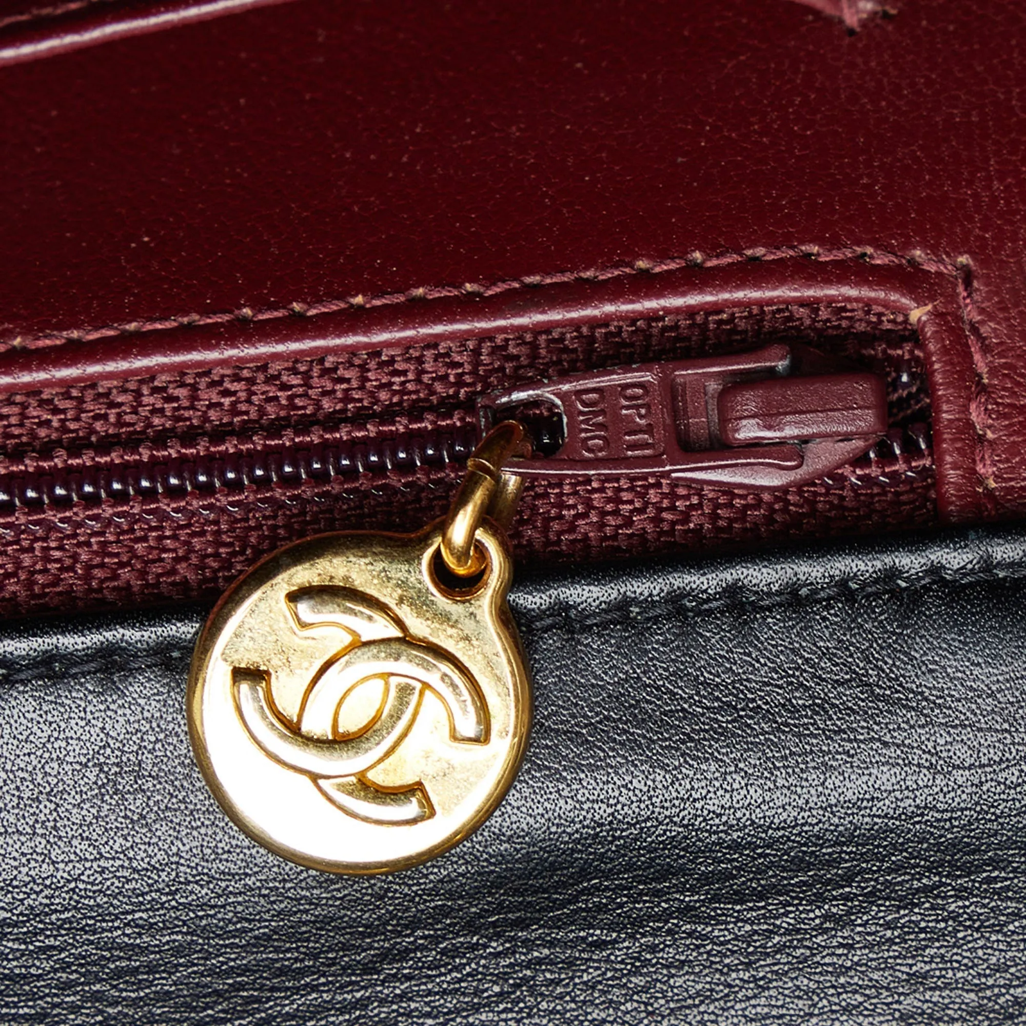 CHANEL Maxi Classic Lambskin Single Flap Shoulder Bag