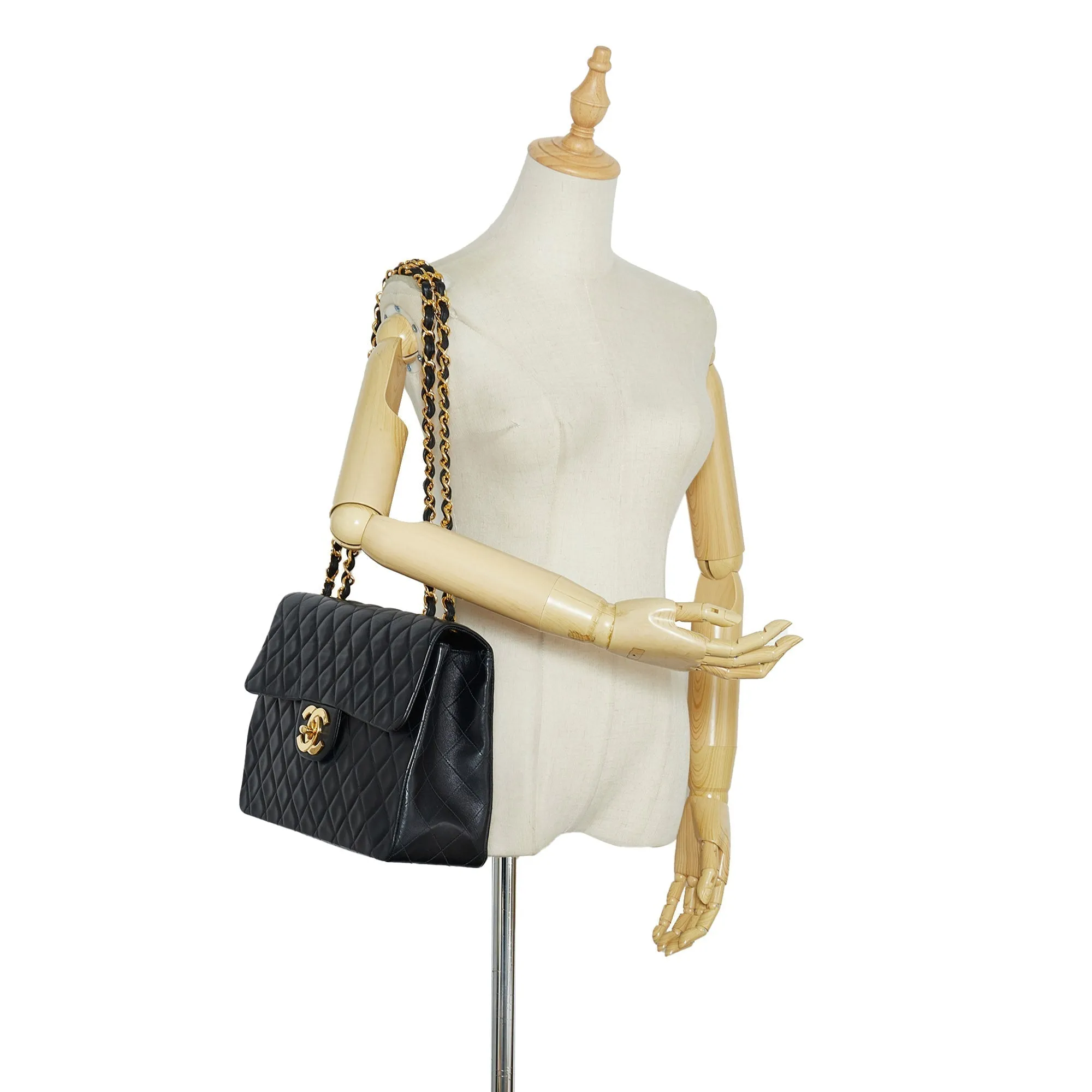 CHANEL Maxi Classic Lambskin Single Flap Shoulder Bag