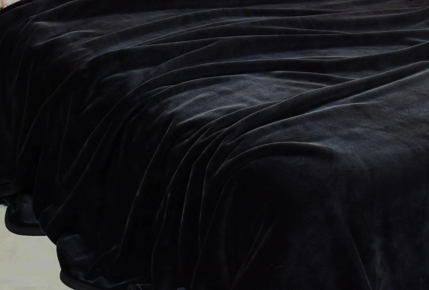 Chezmoi Collection Solid Black Bed Blanket Heavy Thick One Ply Faux Korean Mink Blanket King Size (Oversized Queen) 85"x95", 9-Pound