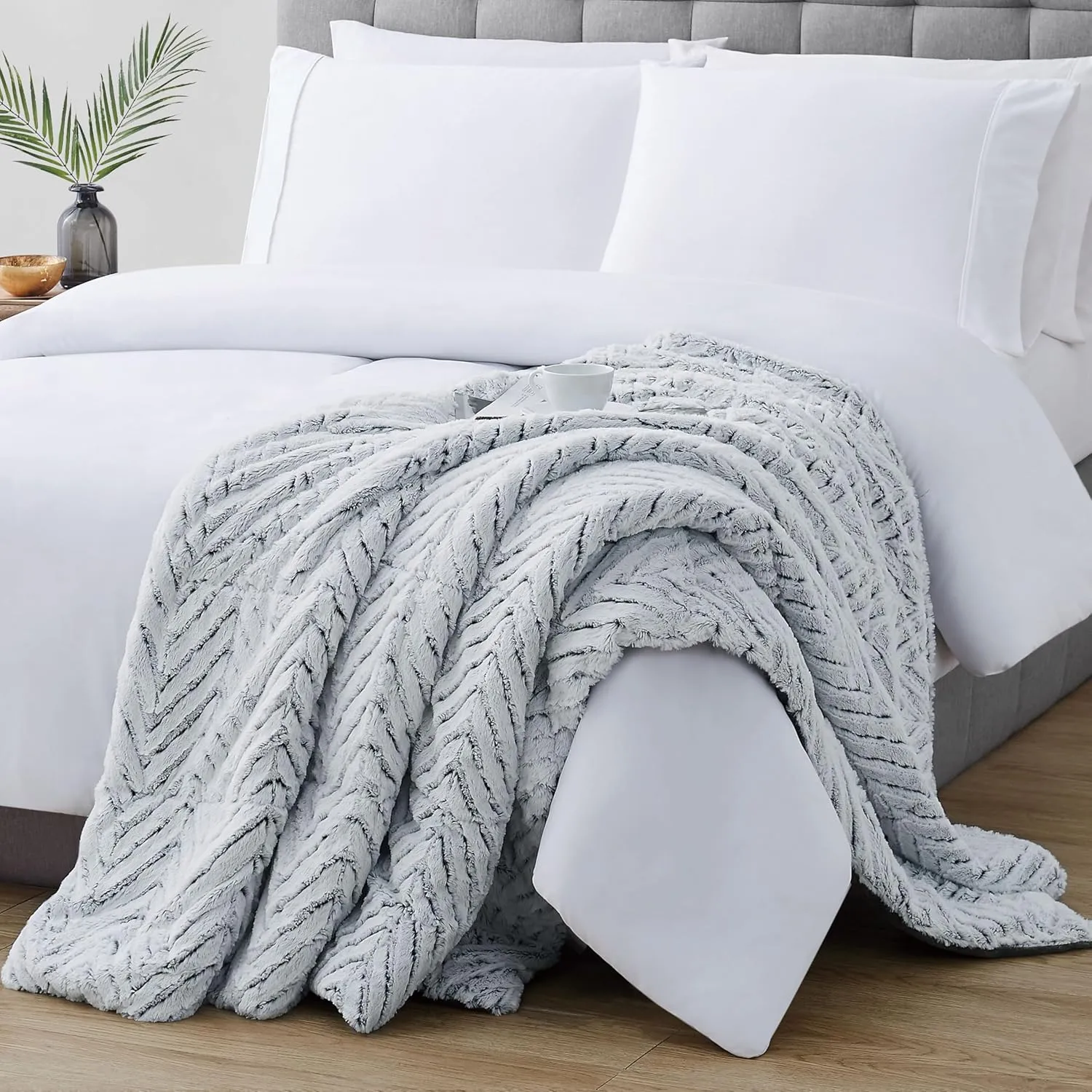 Christian Siriano Grey Chevron Throw in Gift Box, Grey Polyester, 1-Piece Giftable Throw Blanket, Geometric Themed, Oeko-TEX Certified Confidence