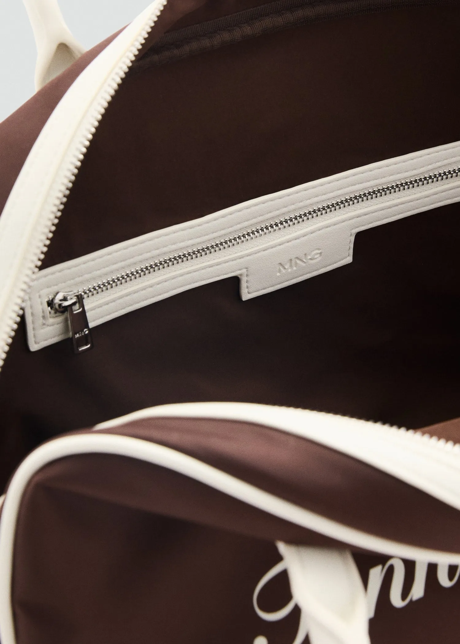 Contrast shoulder bag with printed message