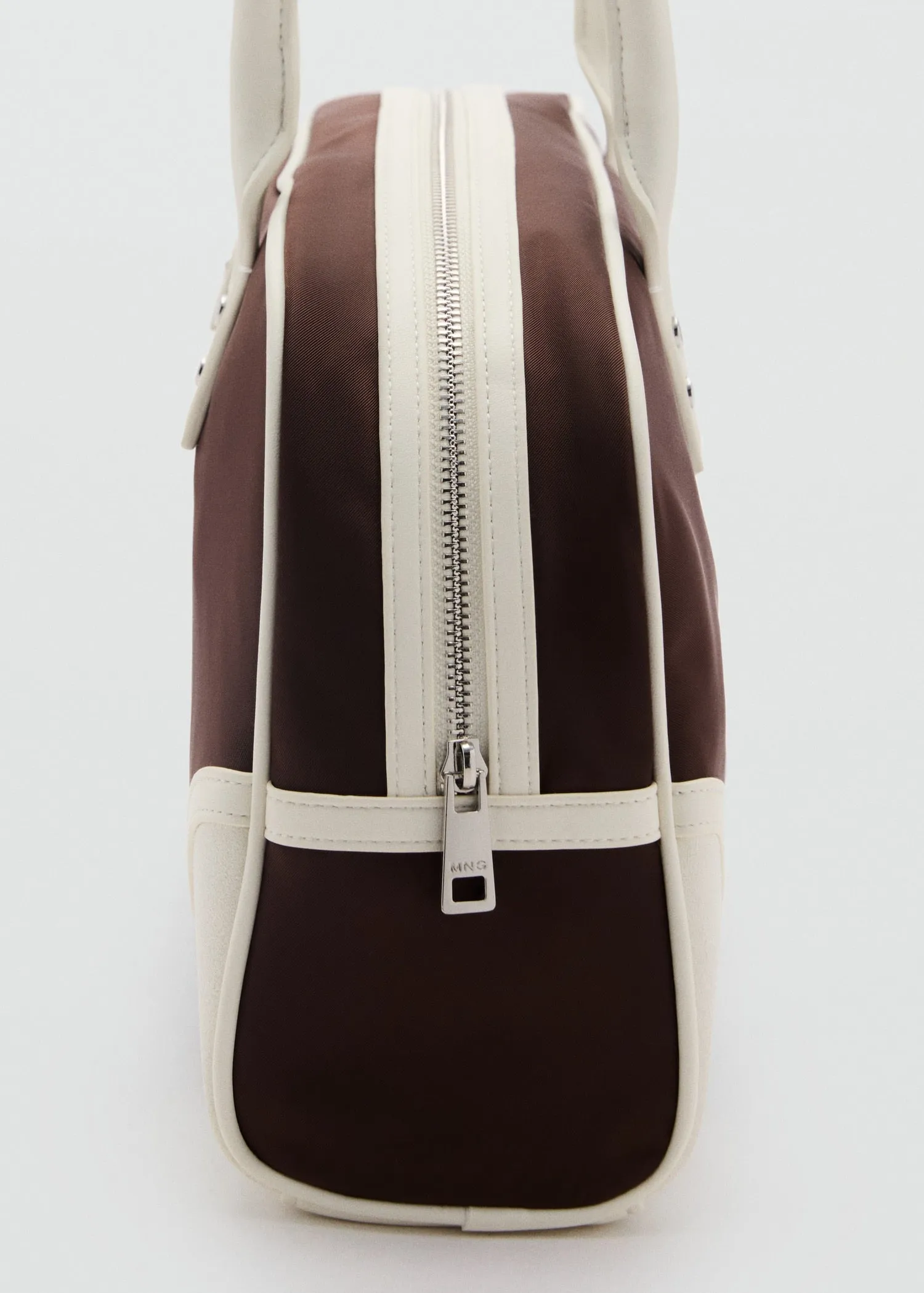 Contrast shoulder bag with printed message