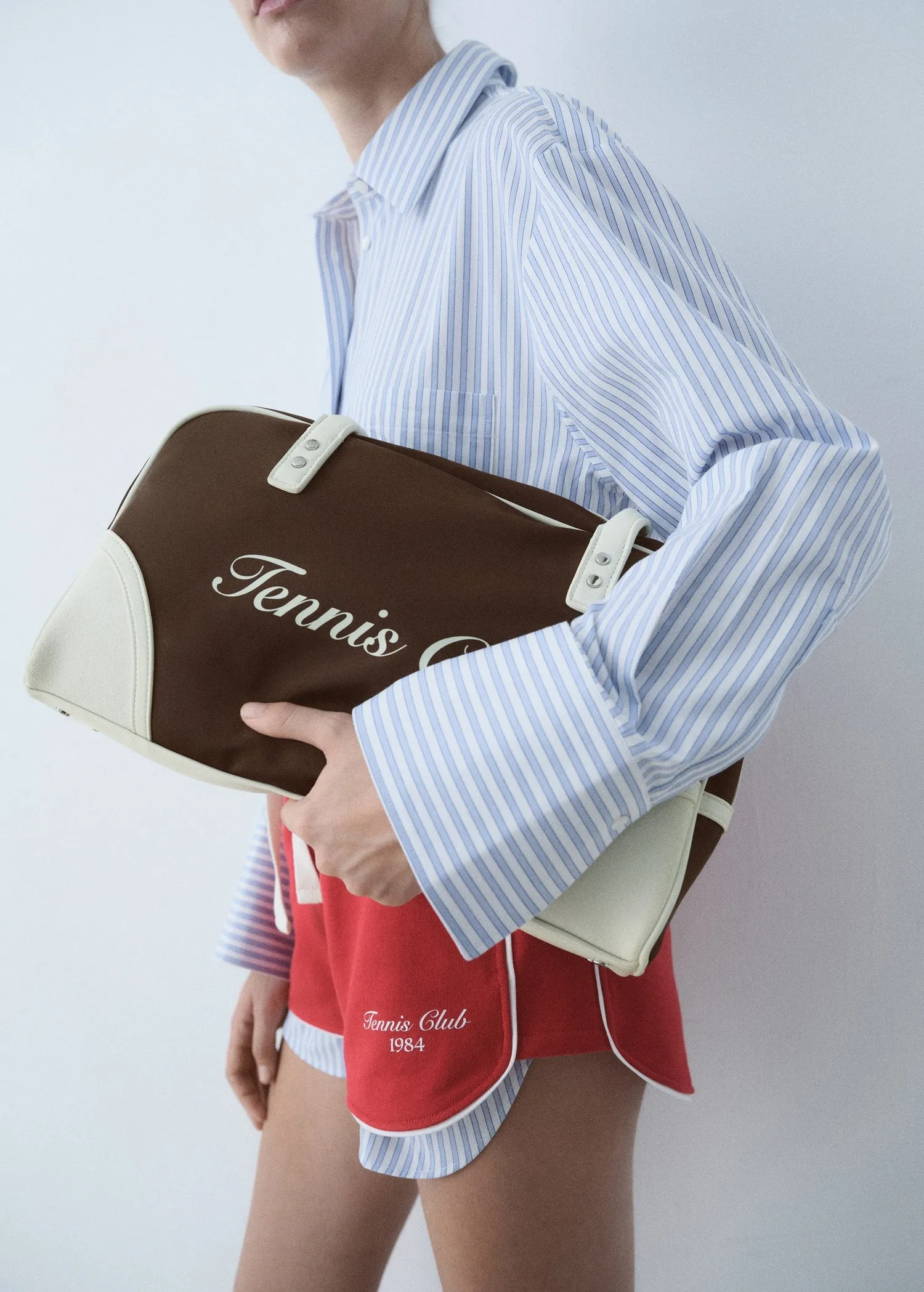 Contrast shoulder bag with printed message