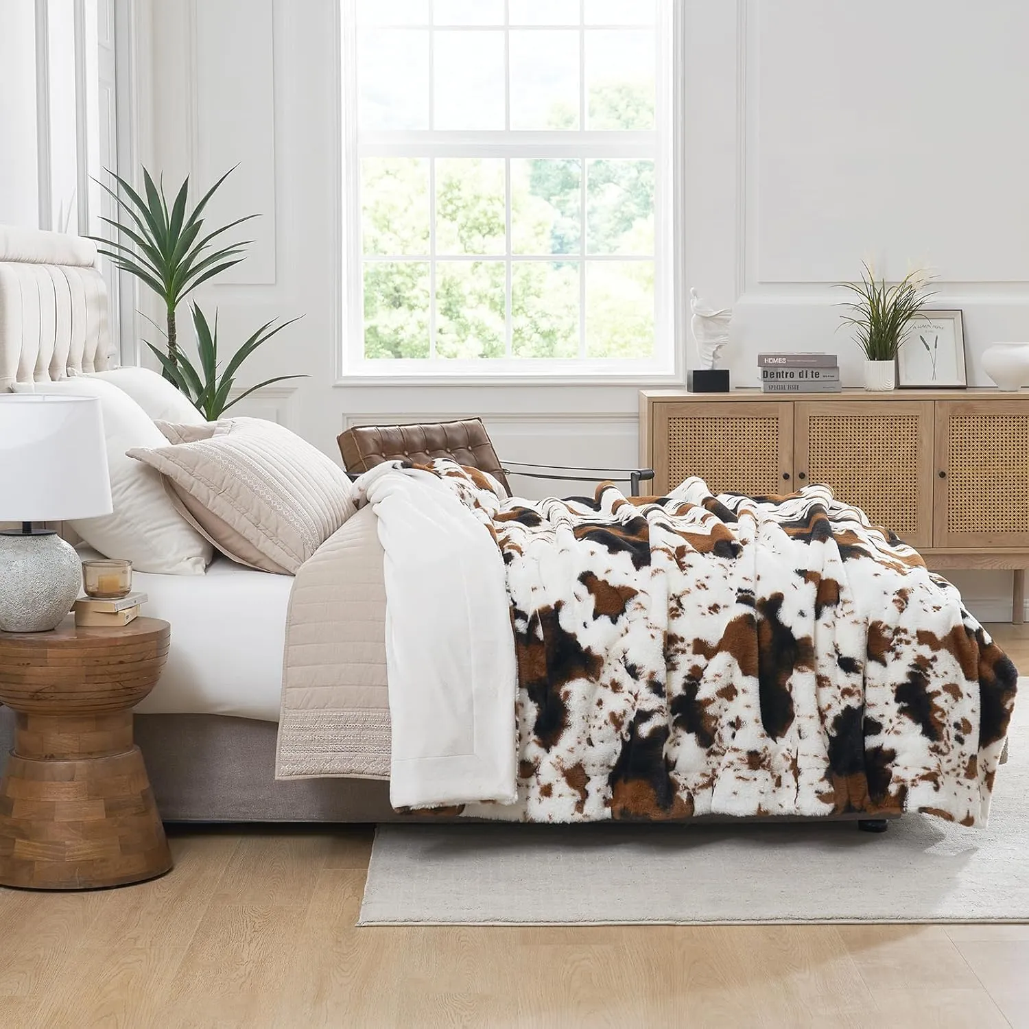 Cozy Bliss Cow Print Faux Fur Throw Blanket, Animal Printed Blankets Super Soft Warm Thick Fluffy Throws Home Decor for Couch Bed Sofa Women (Black&Brown Cow, 50x60 Inches)