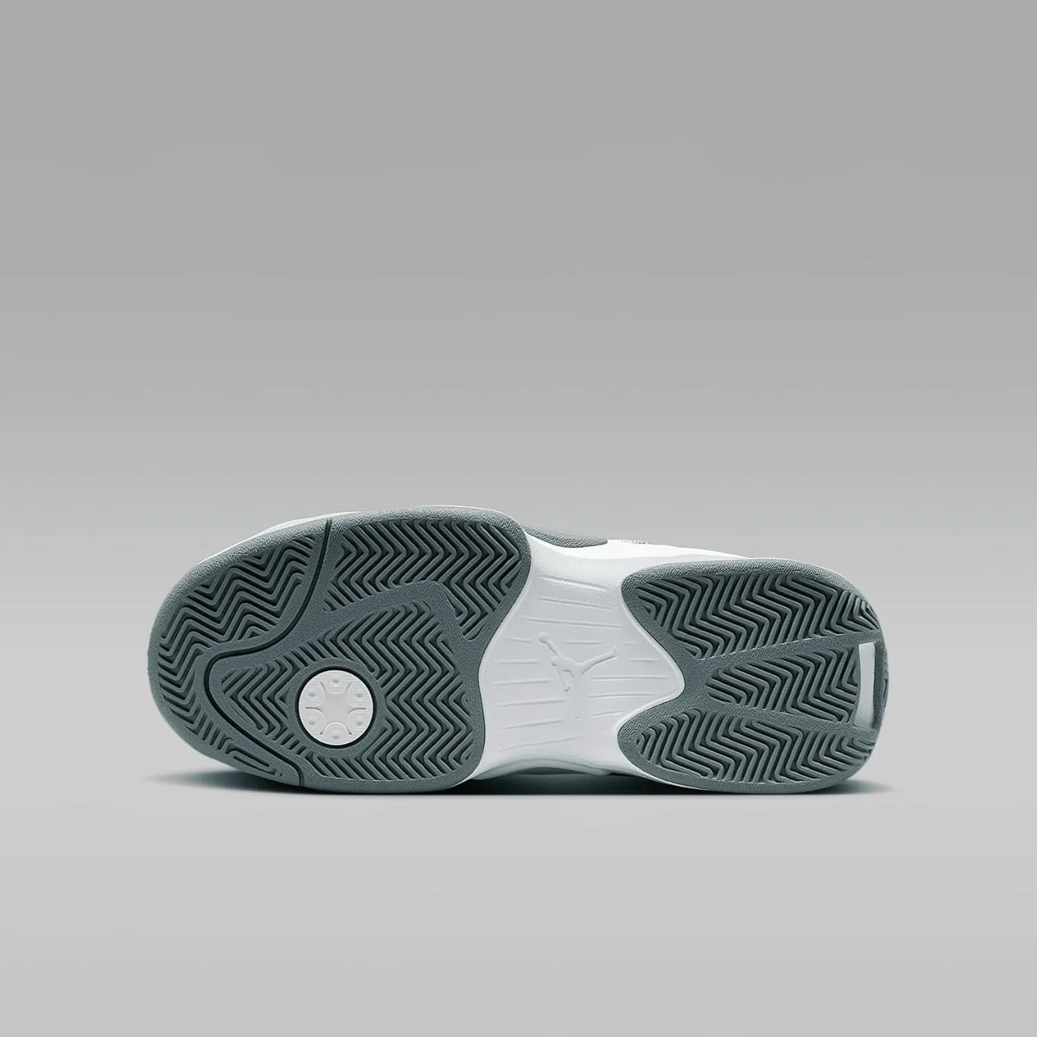 Jordan Max Aura 6 Big Kids' Shoes (FQ8297-002, Cool Grey/White)