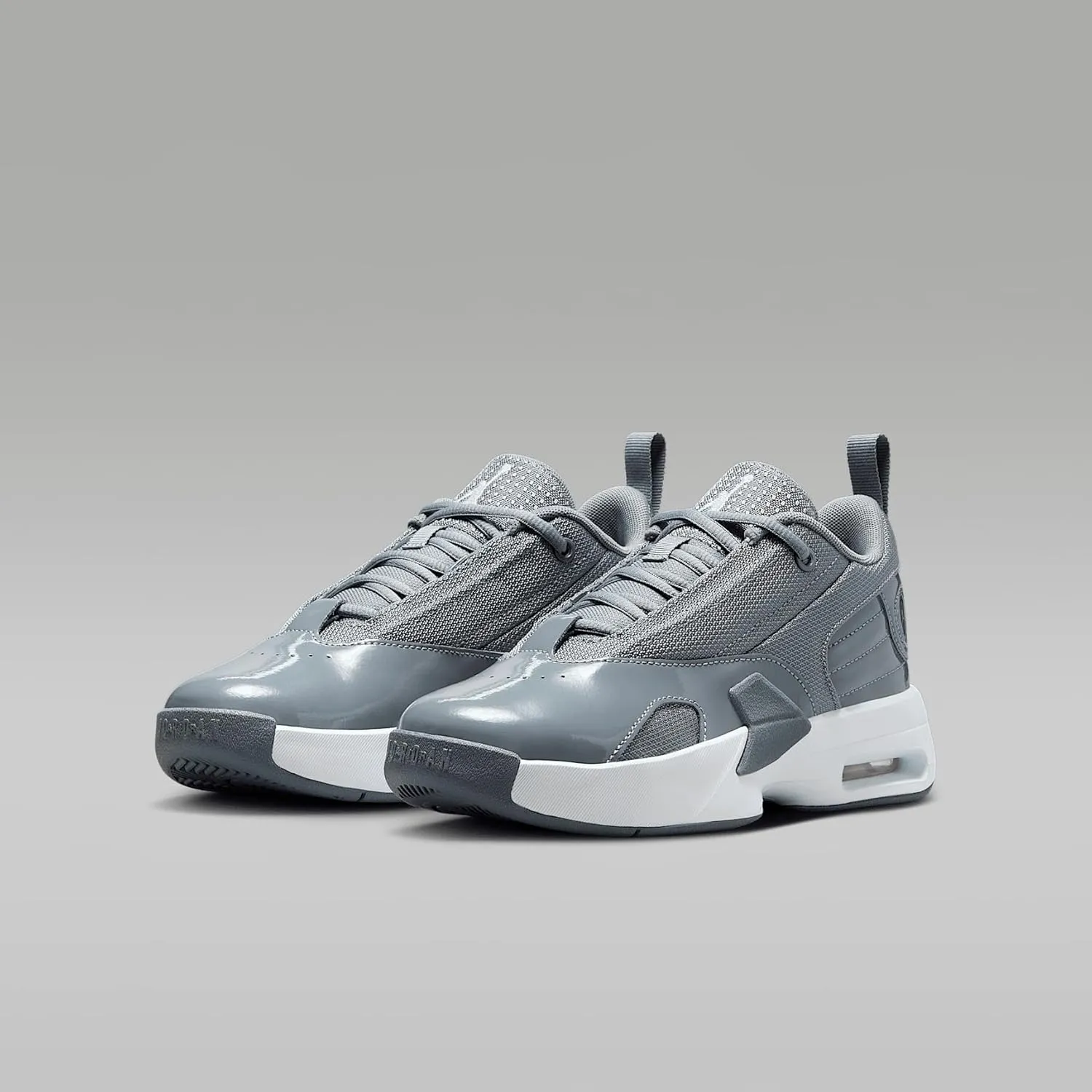 Jordan Max Aura 6 Big Kids' Shoes (FQ8297-002, Cool Grey/White)