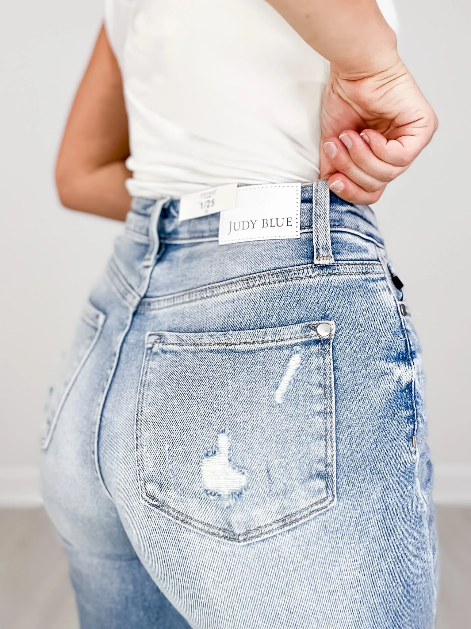 Judy Blue RYAN Mid Rise Light Wash Dad Jeans