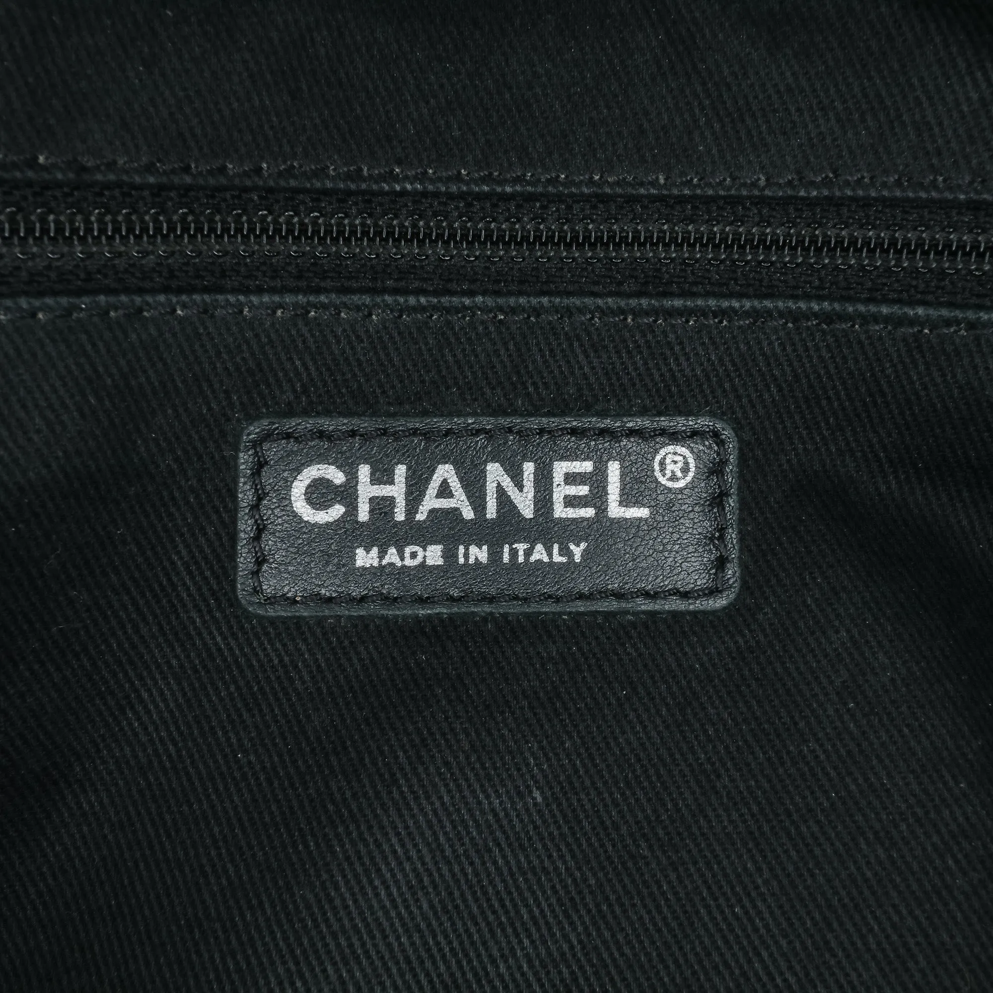 Jumbo Iridescent Quilted Caviar Easy Flap