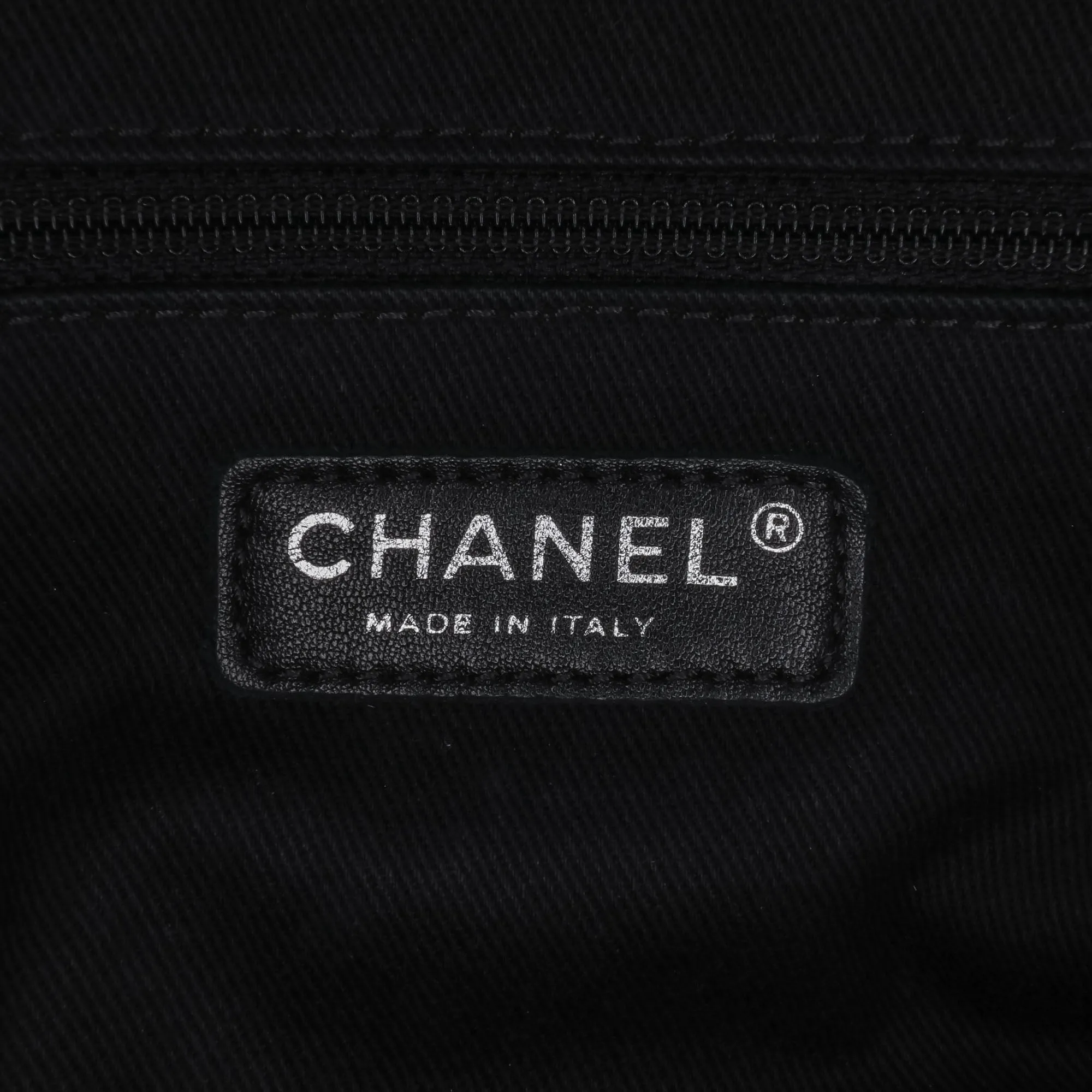 Large Classic Caviar Easy Zip Flap