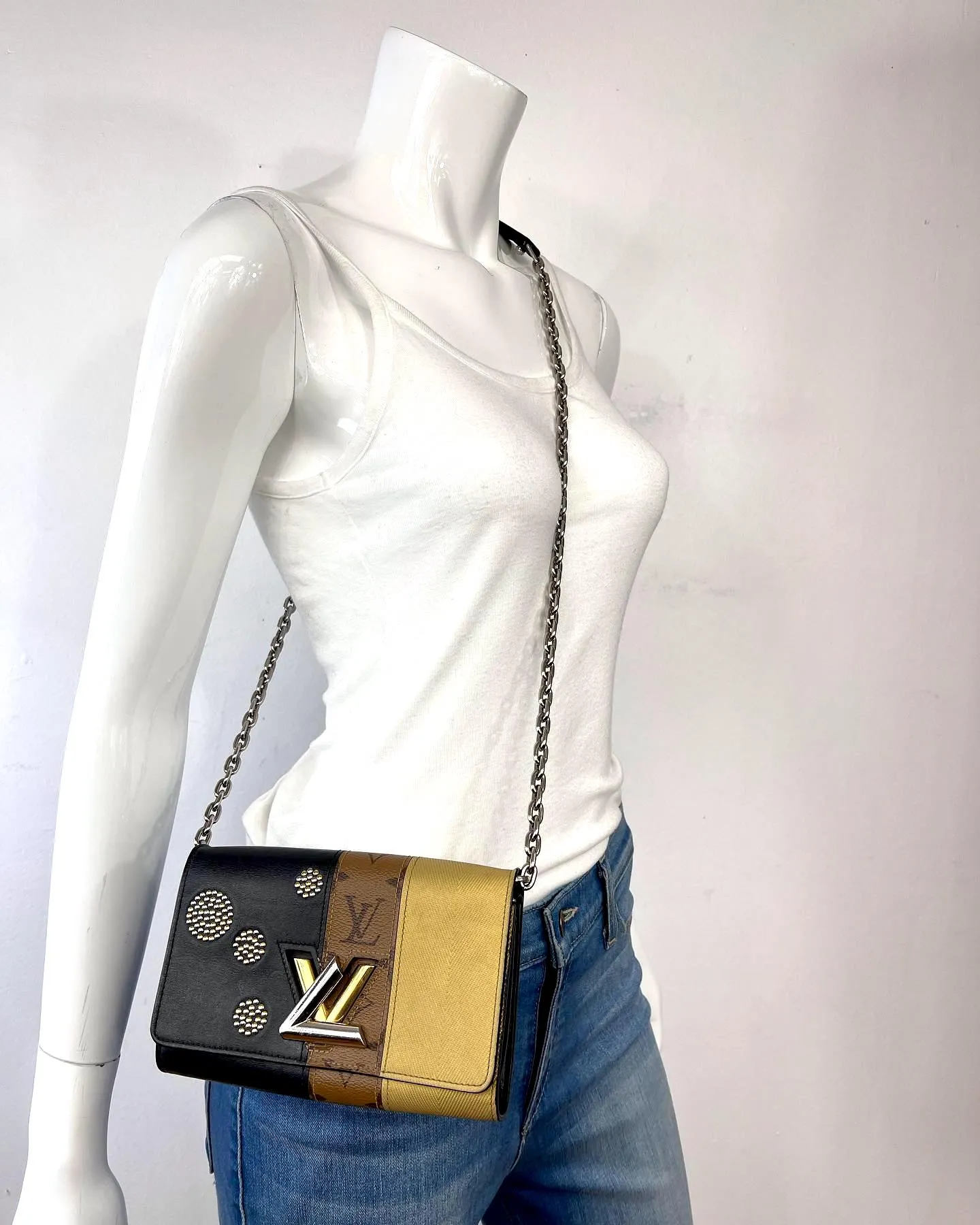 LOUIS VUITTON REVERSE MONOGRAM STUDDED NIGHT LIGHTS TWIST CALFSKIN CHAIN WALLET