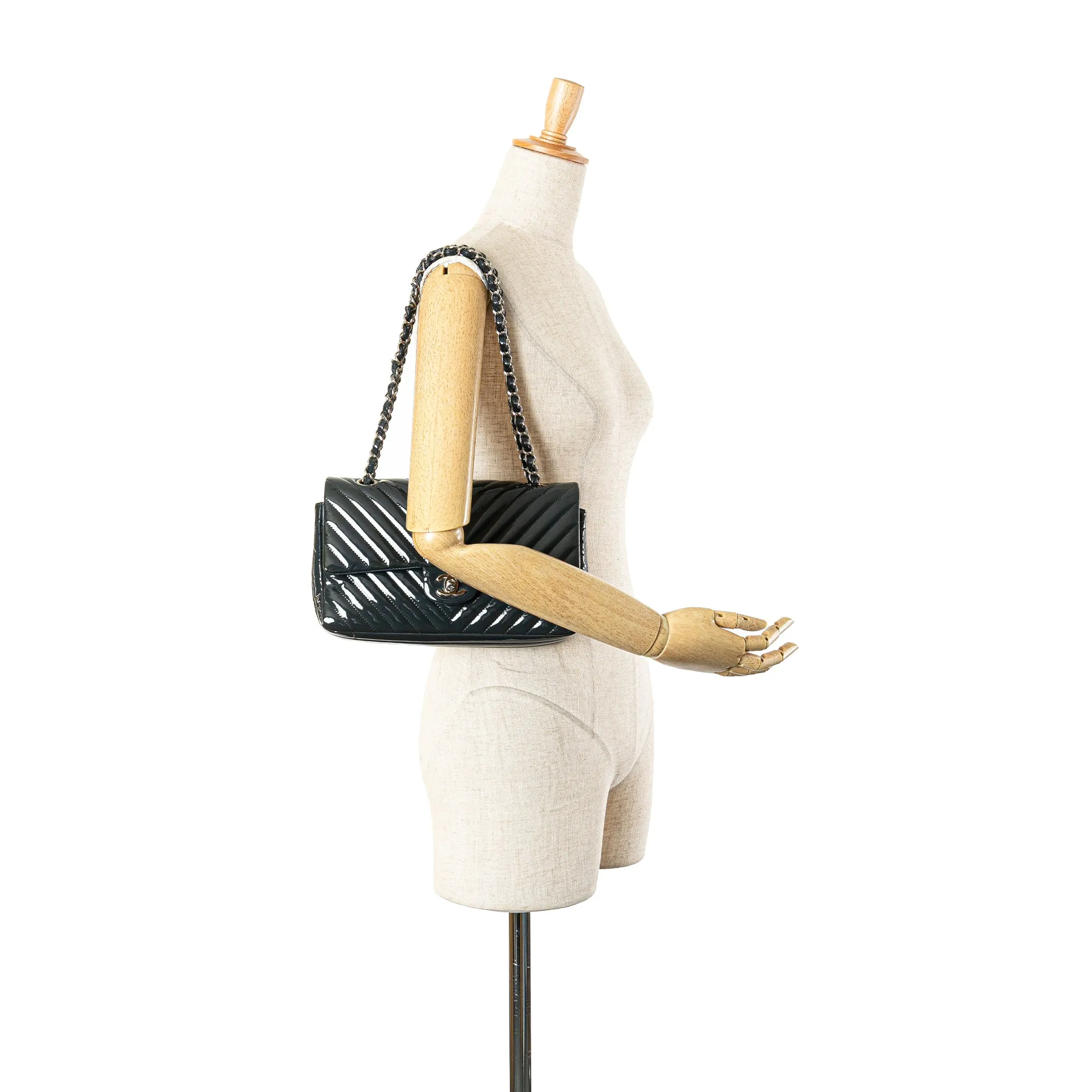 Medium Classic Chevron Patent Double Flap