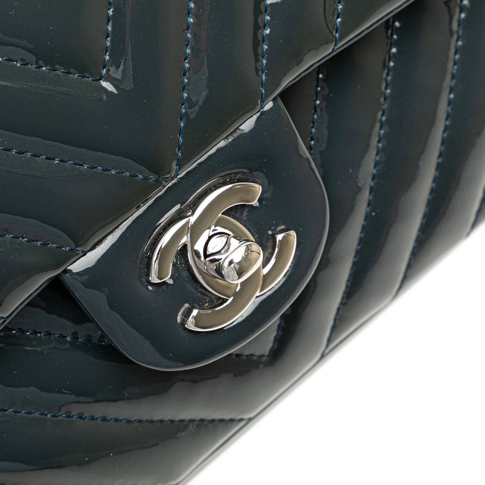 Medium Classic Chevron Patent Double Flap