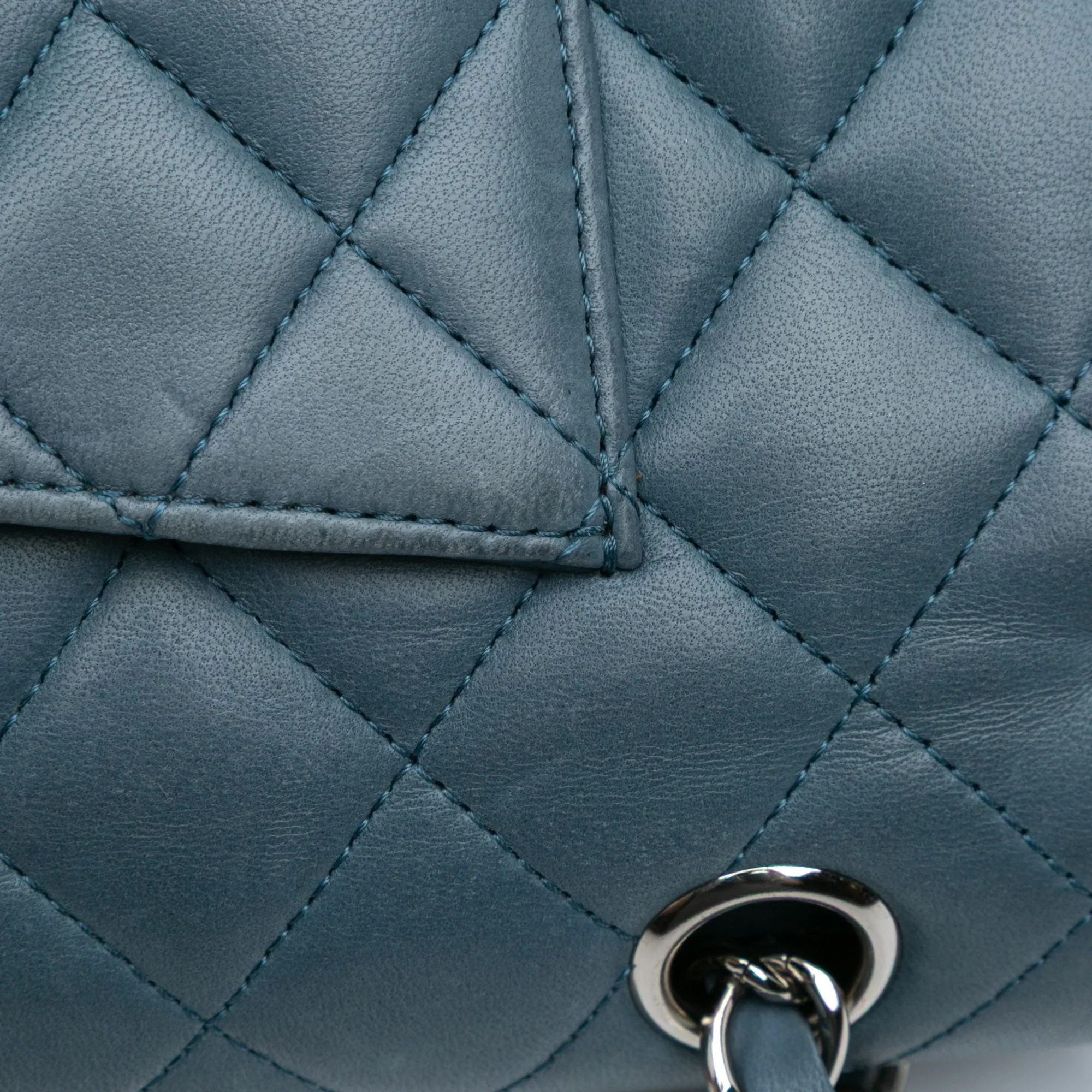 Medium Classic Lambskin Double Flap