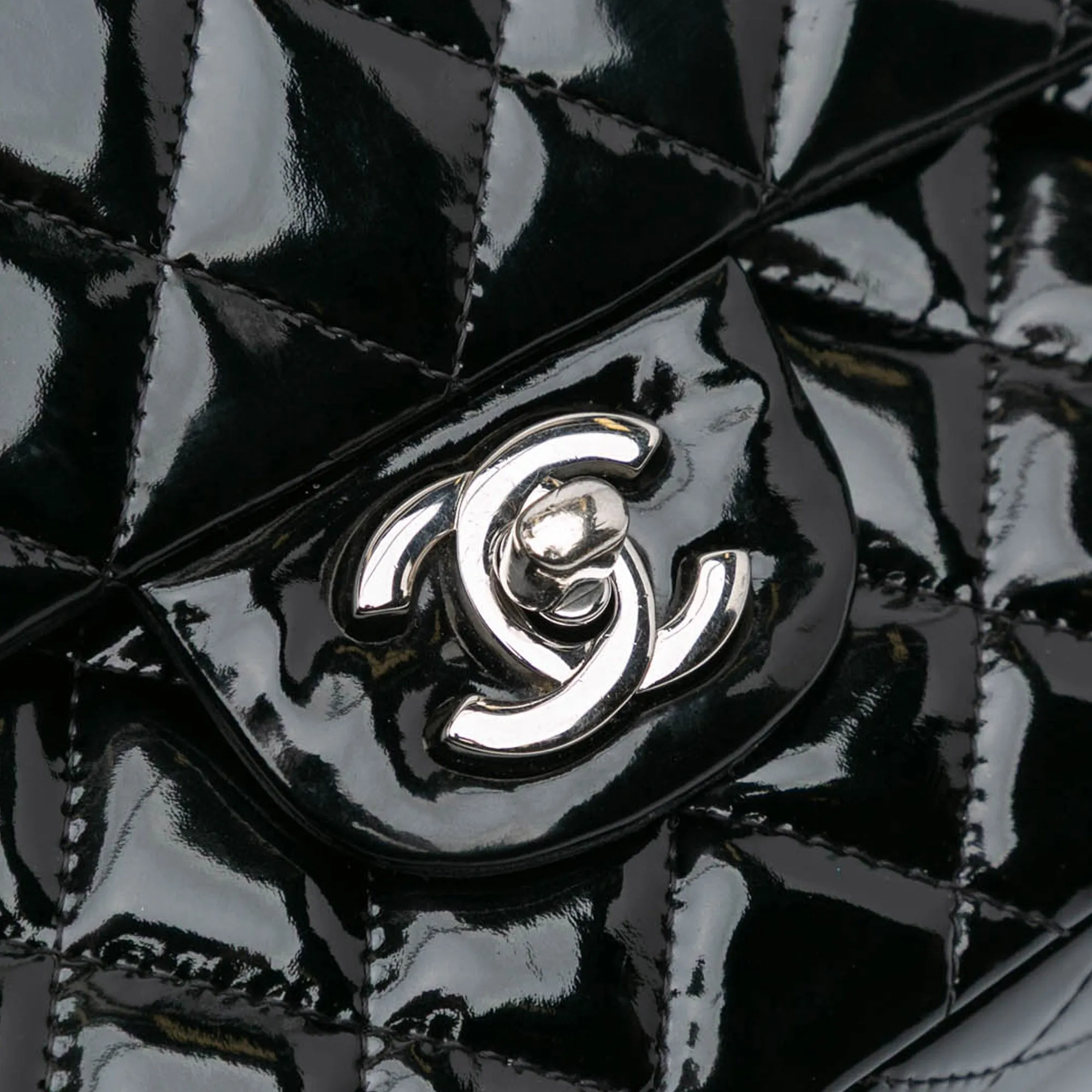 Medium Classic Patent Double Flap