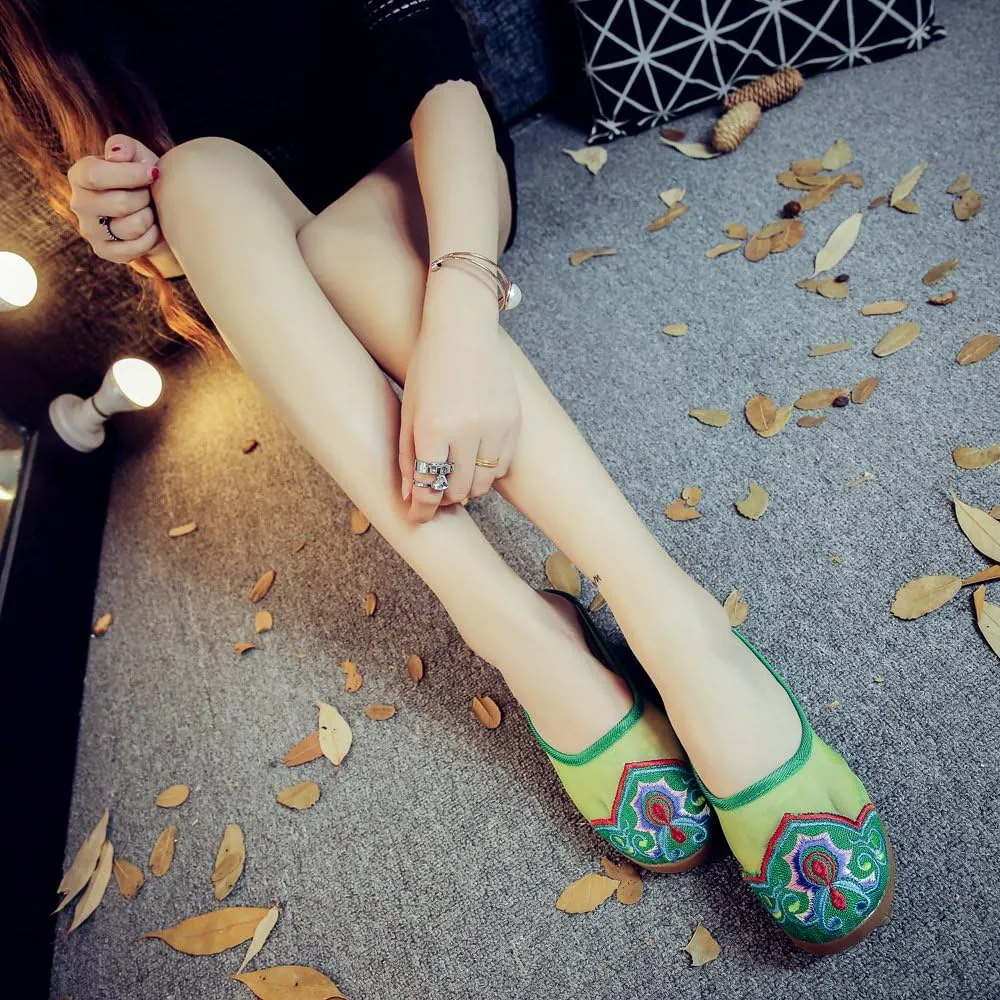 Qhome Women's Chinese Floral Embroidery Net Yarn Silk Comfortable Casual Mules Slippers Shoes