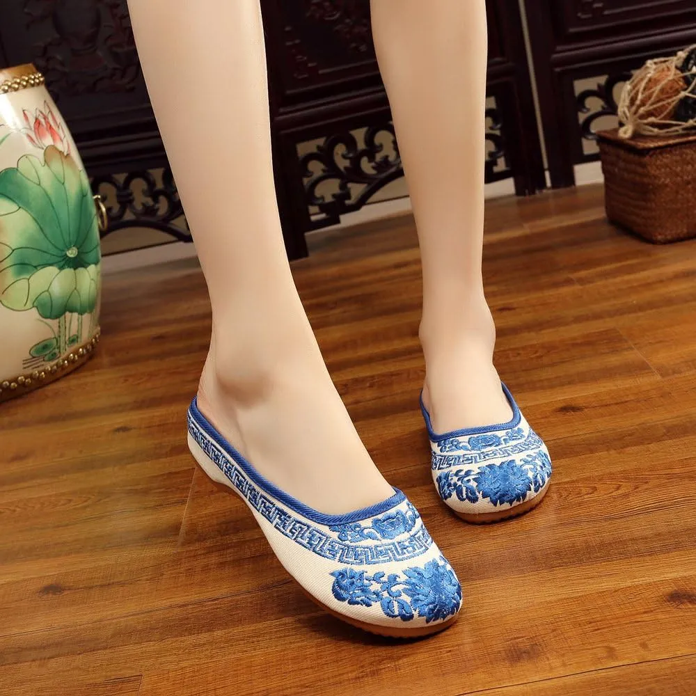 Qhome Womens Chinese Style Embroidery Round Toe Casual Walking Household Canvas Slippers