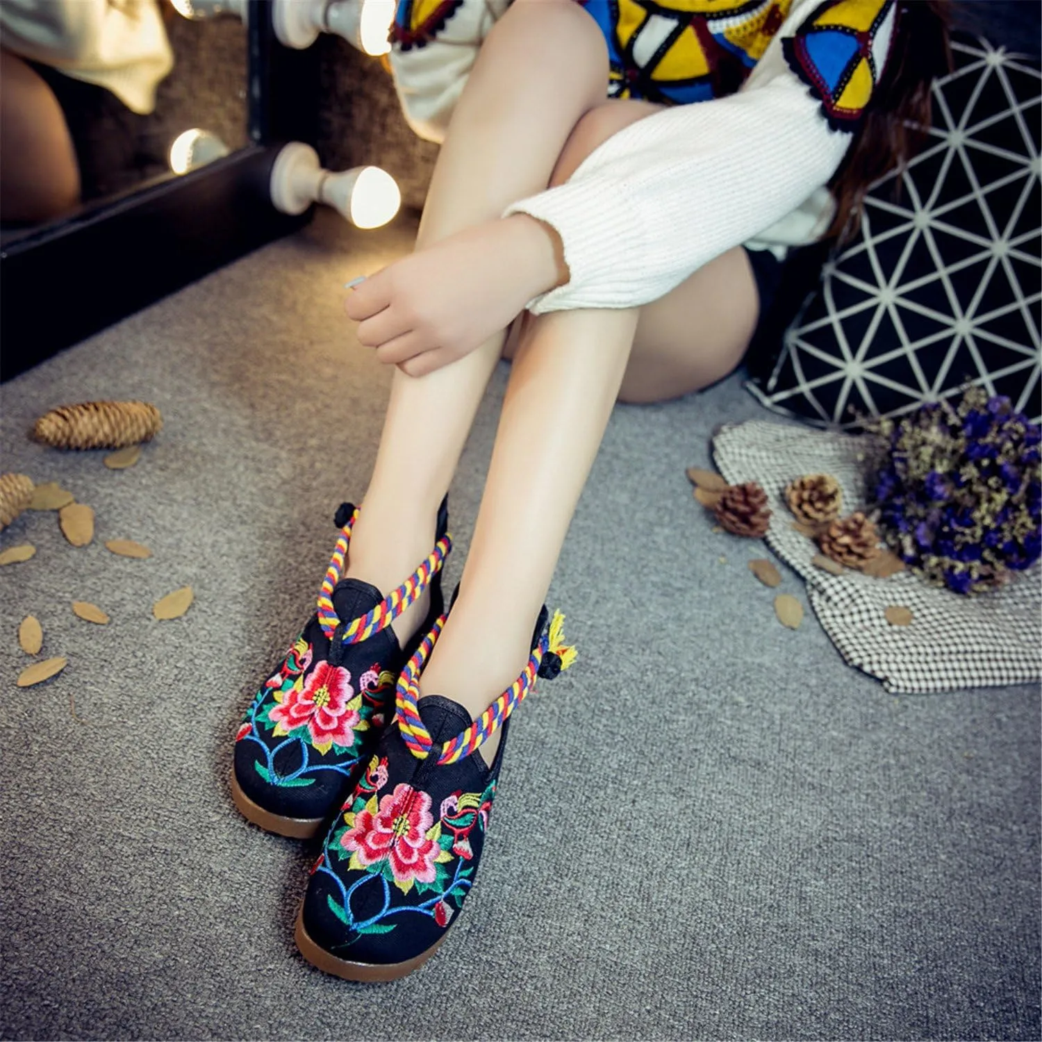Qhome Women's Peony Floral Embroidery Ethnic Style Strappy Comfortable Casual Walking Canvas Shoes