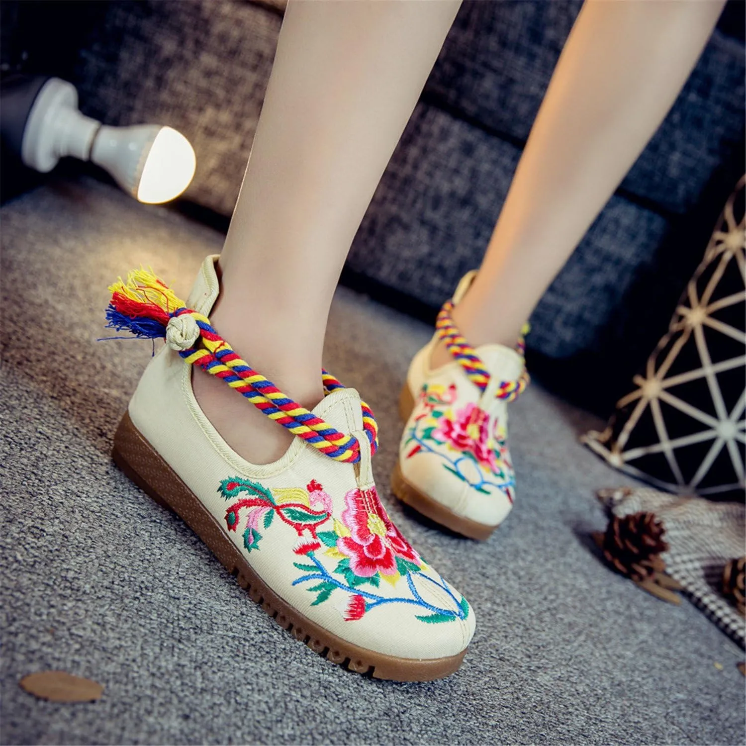 Qhome Women's Peony Floral Embroidery Ethnic Style Strappy Comfortable Casual Walking Canvas Shoes
