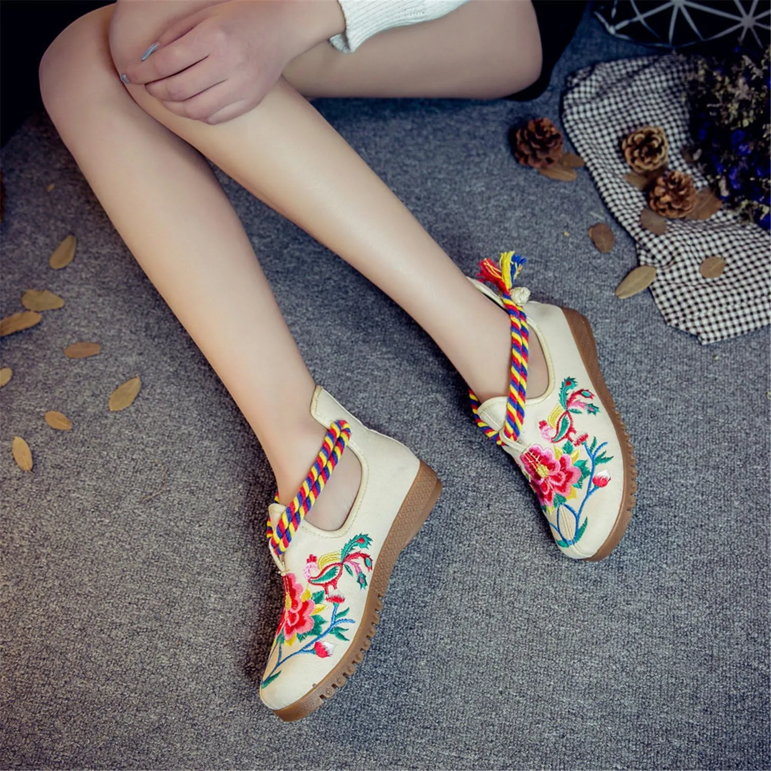 Qhome Women's Peony Floral Embroidery Ethnic Style Strappy Comfortable Casual Walking Canvas Shoes