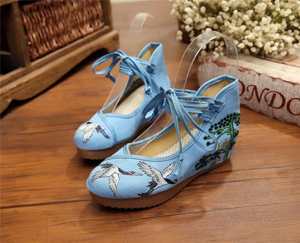 Qianmome Chinese Women's Red-Crowned Crane Embroidery Floral Strappy Round-Toe Platform Wedges