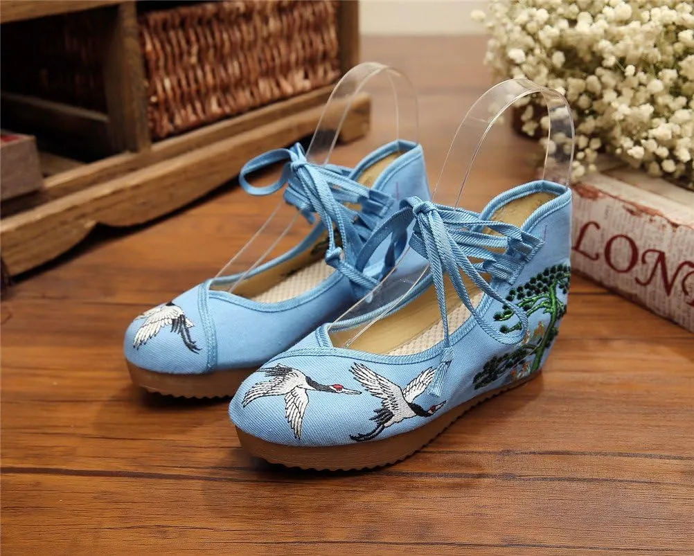 Qianmome Chinese Women's Red-Crowned Crane Embroidery Floral Strappy Round-Toe Platform Wedges