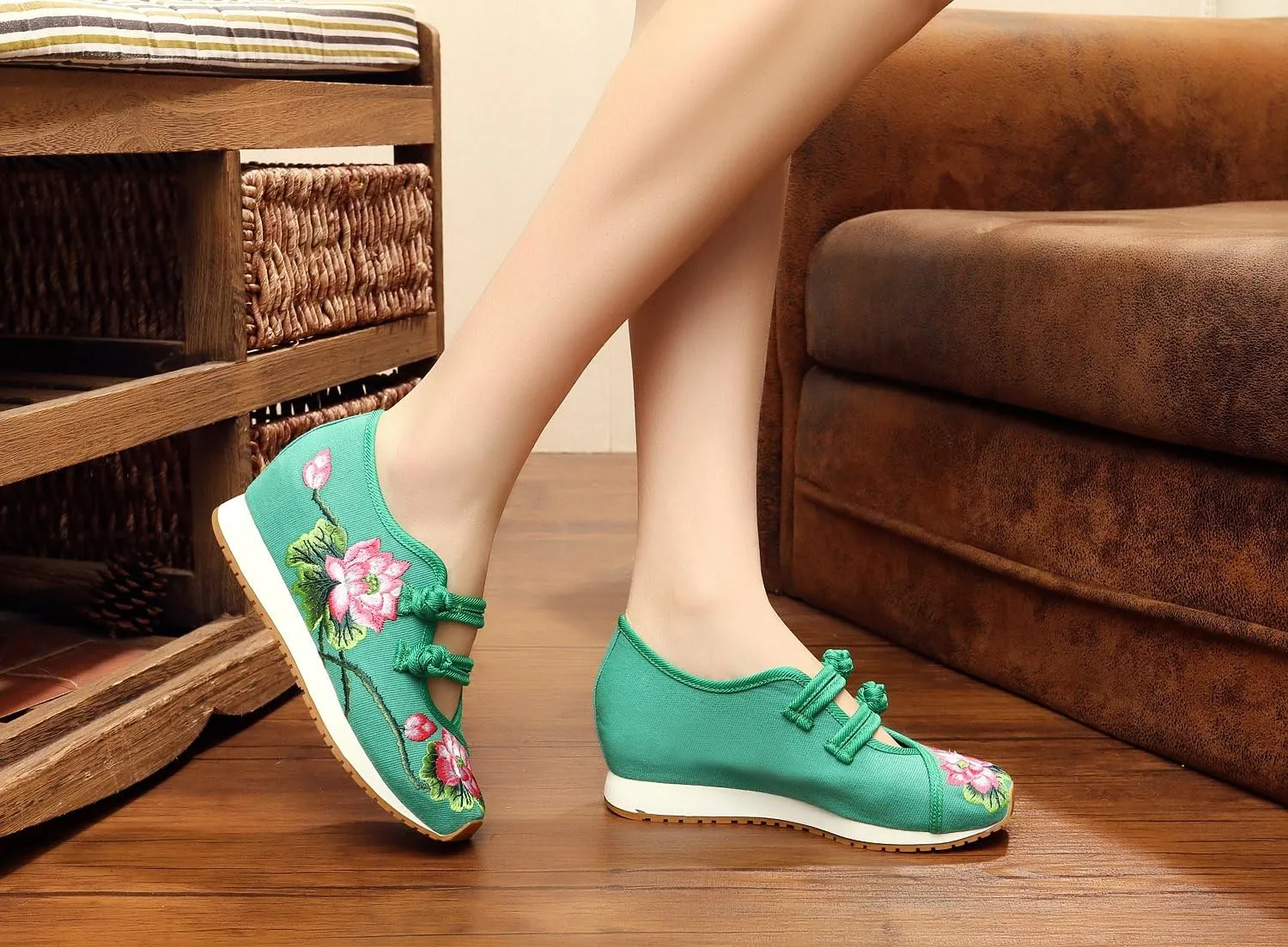 Qianmome Womens Chinese Lotus Embroideried Wedge Heel Cheongsam Canvas Leisure Walking Shoes