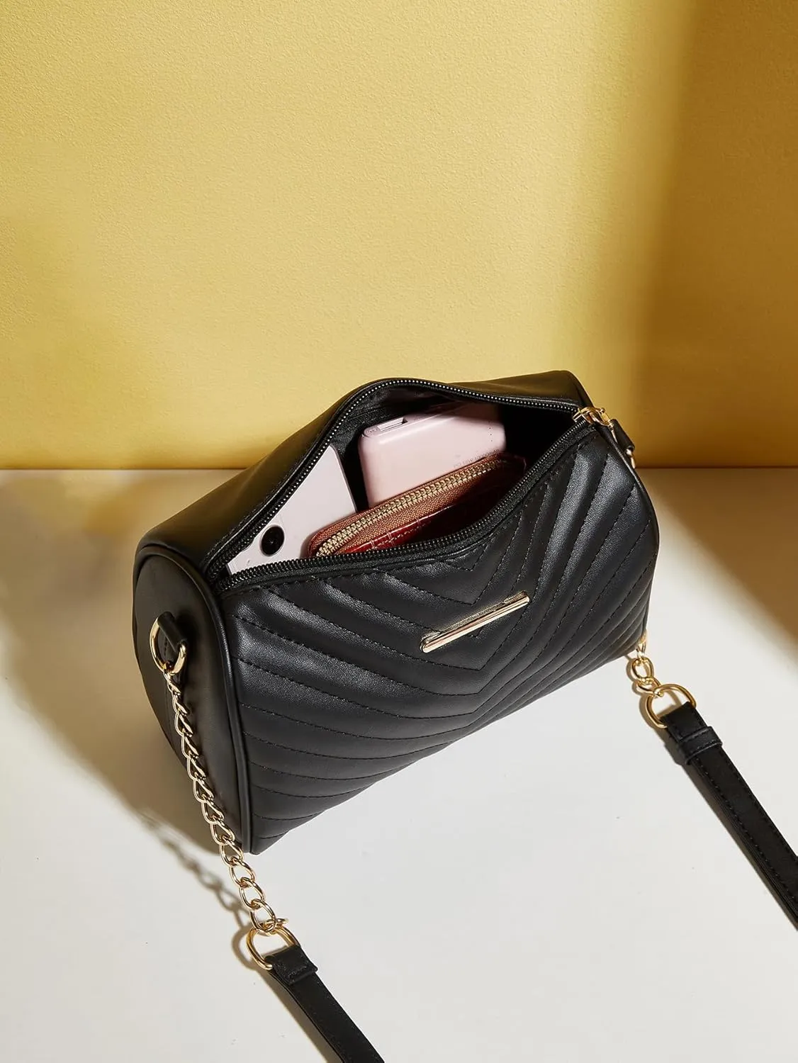 SweatyRocks Women's PU Leather Quilted Crossbody Bag Shoulder Bag Mini Bucket Bag with Chain Strap