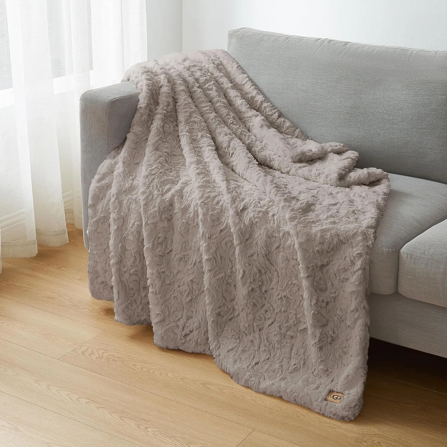 UGG Adalee Faux Fur Throw Blanket Luxury Lightweight Cozy Soft Throw for Couch Bed or Chair Hypoallergenic Machine Washable Double-Sided Fluffy Blanket Home Decor, 50-inch x 70-inch, Oyster Brown