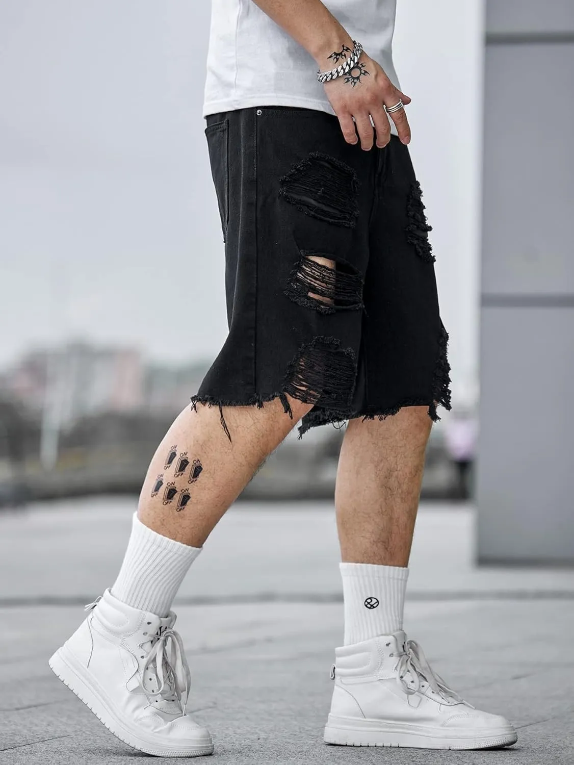 WDIRARA Men's Ripped Denim Shorts Straight Leg Raw Hem Frayed Distressed Jean Shorts Pants