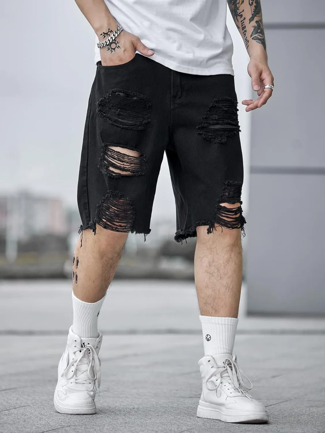 WDIRARA Men's Ripped Denim Shorts Straight Leg Raw Hem Frayed Distressed Jean Shorts Pants