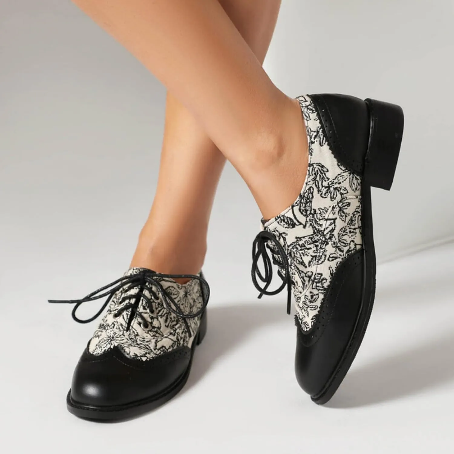 Women's Lace Up Leather Perforated Oxfords Round Toe Patchwork Low Block Chunky Heels Wingtip Brogues Shoes Casual Comfortable Derby Saddle Pumps