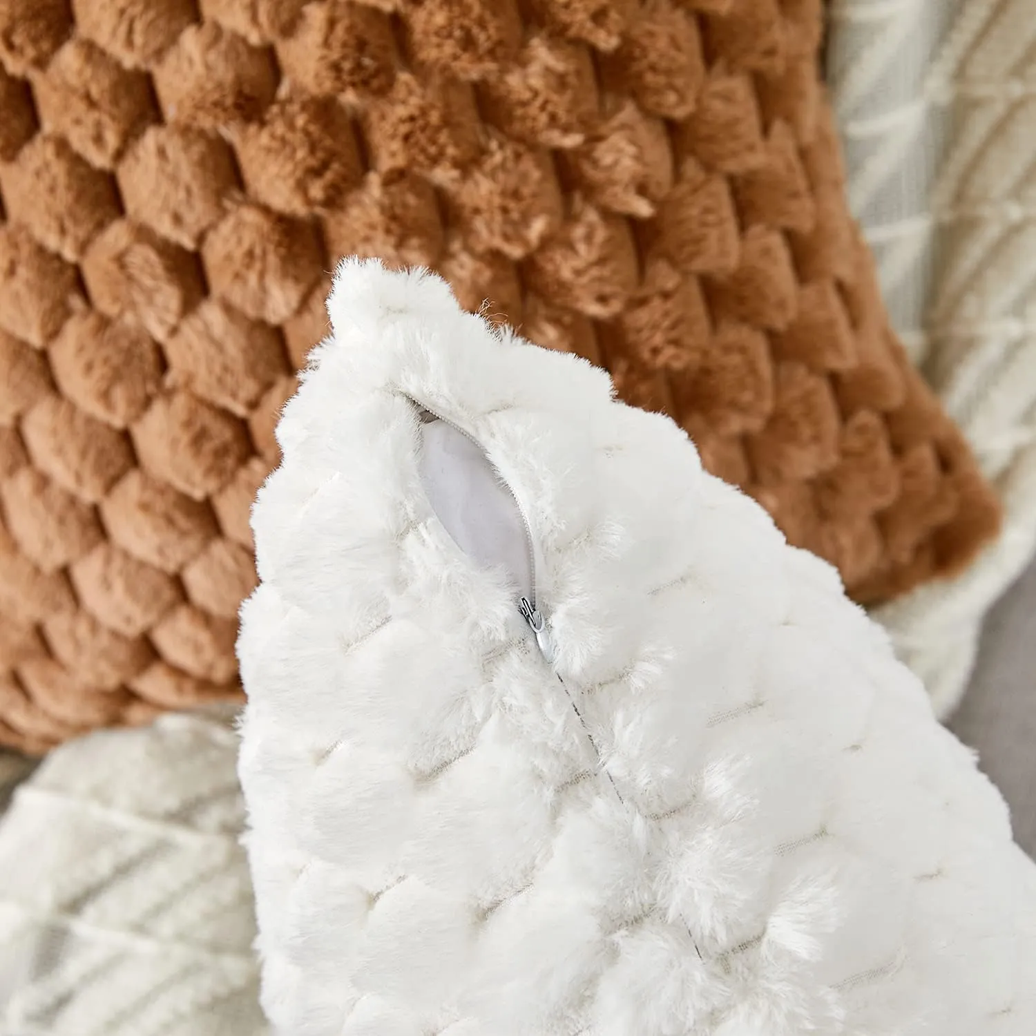 Yaertun Pack of 2 Super Soft Cozy Decorative Throw Pillow Covers Fuzzy Plush Faux Fur Luxury Cushion Cover Pillowcase for Sofa Couch Bed Livingroom 16x16 Inch White